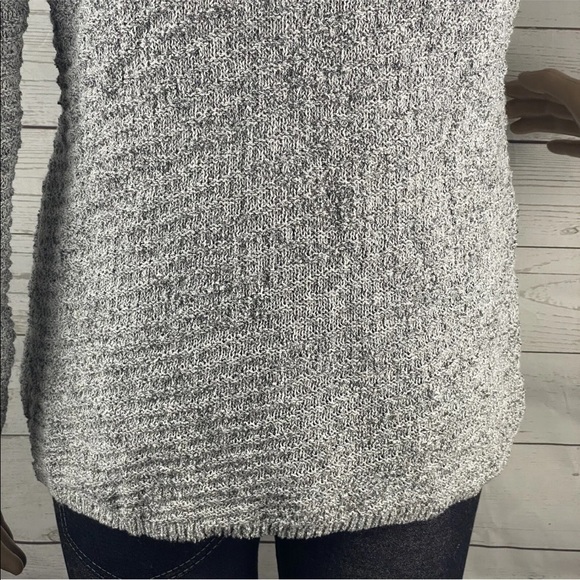 Calvin Klein Sweater - Picture 11 of 12